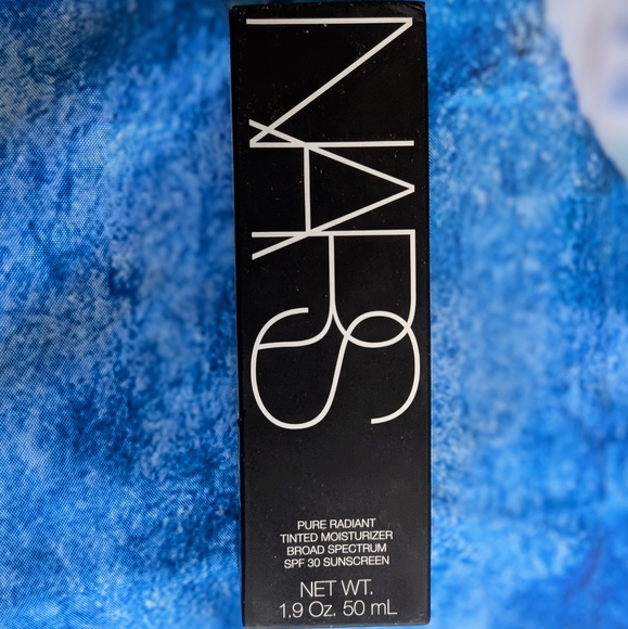 NARS Pure Radiant Tinted Moisturizer SPF 30 - Light 1 Finland - Picture 1 of 4